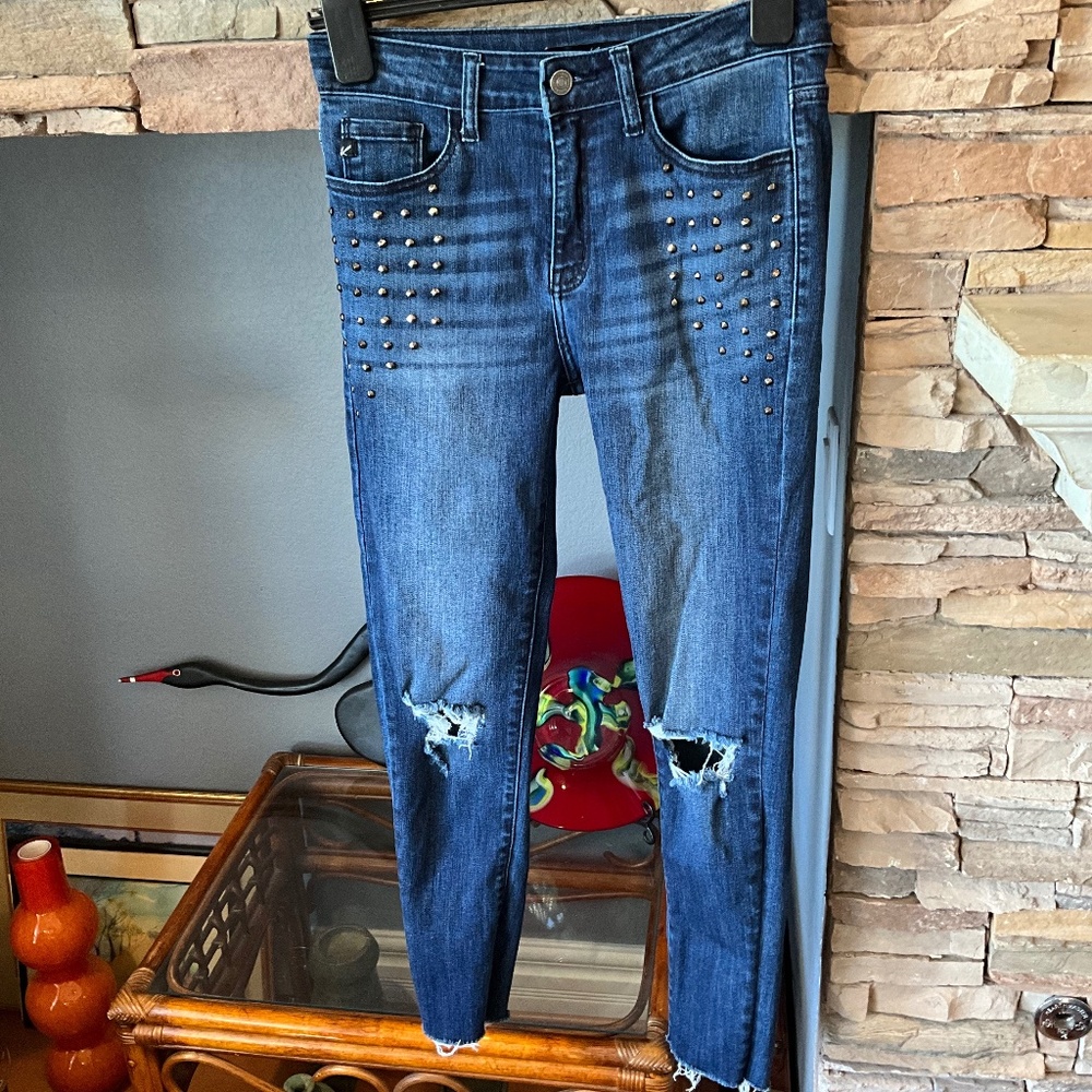 KanCan ESTILO WOMENS 27 STUDDED RIPPED SKINNY JEANS RAW HEM DISTRESSED, MED WASH